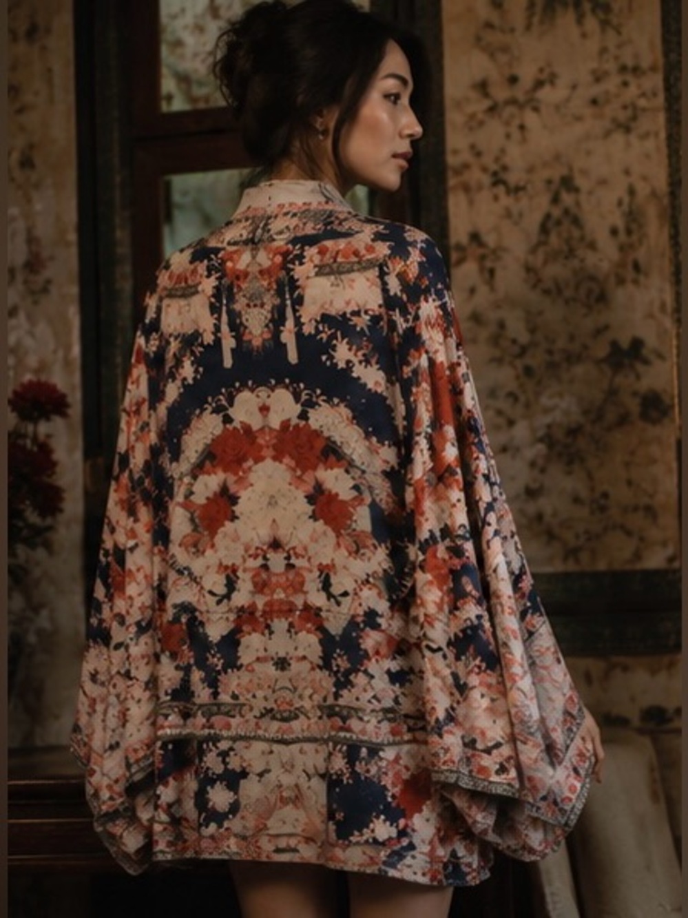 CAMILLA RARE 100% Silk Vtg 2016 "Imperial Echo" Crystal Embellished Short Kimono - Picture 4 of 16